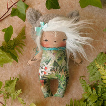 Load image into Gallery viewer, Petite poupée Tropik #1
