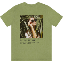 Charger l&#39;image dans la galerie, T-shirt &quot;Sunglasses&quot; Heather Green
